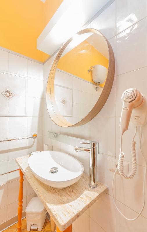 Deluxe Double Room image 4