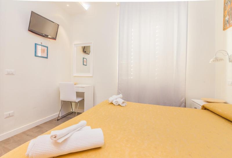 Deluxe Double Room image 3