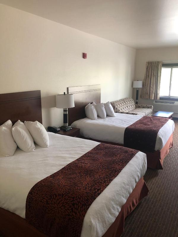 Queen Room image 4