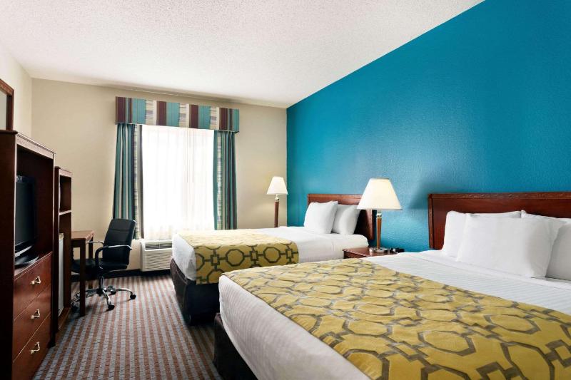 Queen Room with Two Queen Beds - Non-Smoking image 2