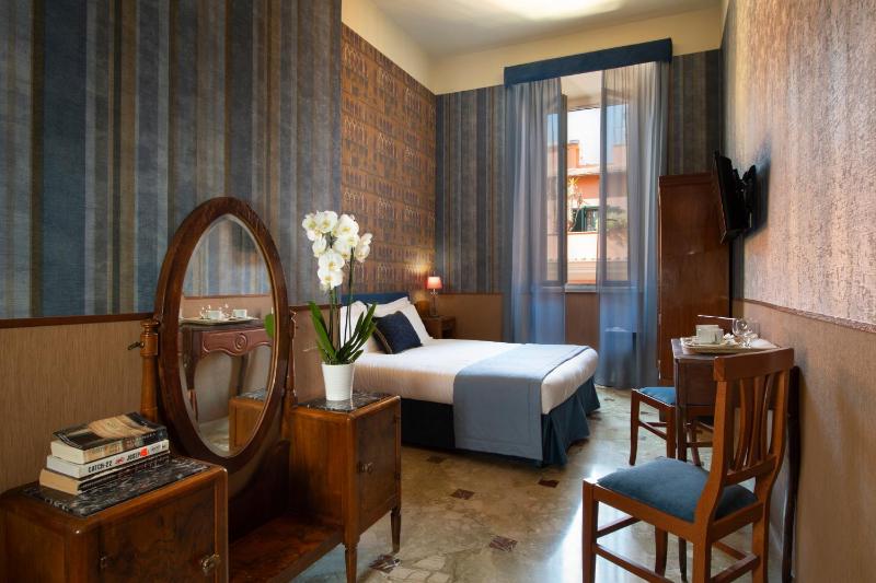 Double or Twin Room image 3