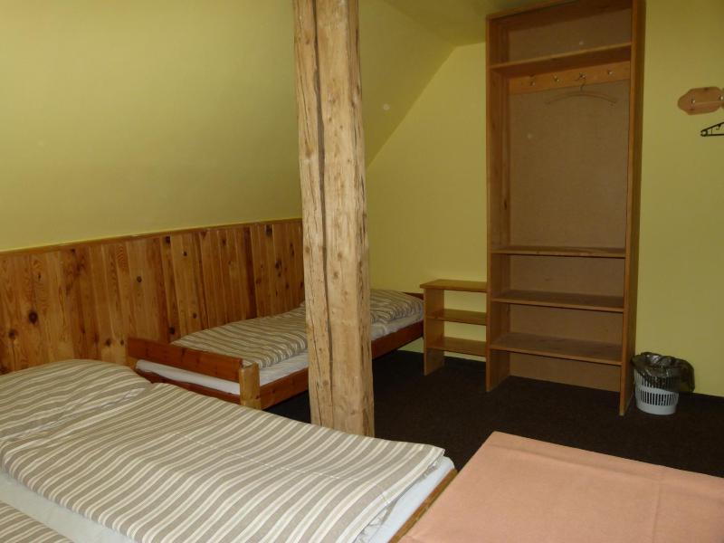Triple Room with Shared Bathroom image 3