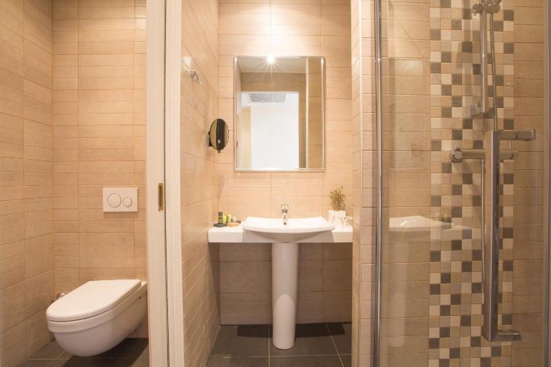 Superior Room with City View image 1