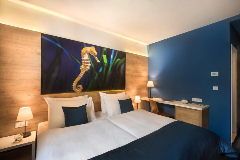 Double or Twin Room image 3