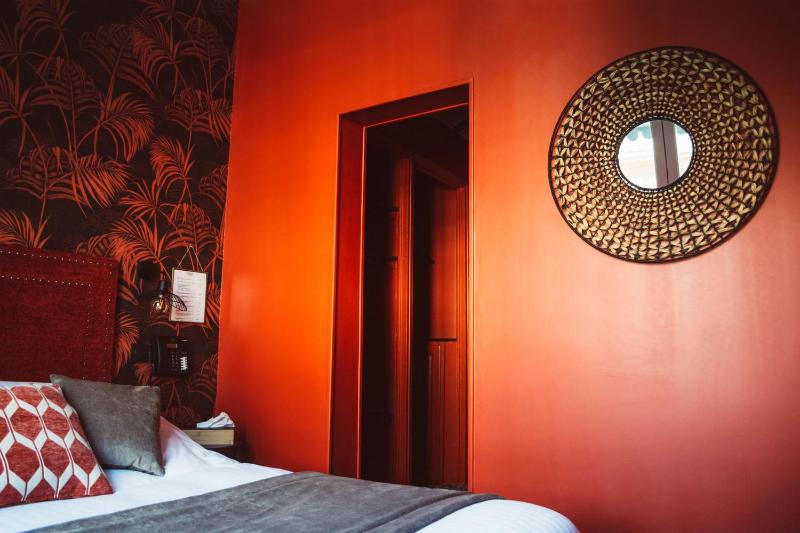 Classic Double Room image 3