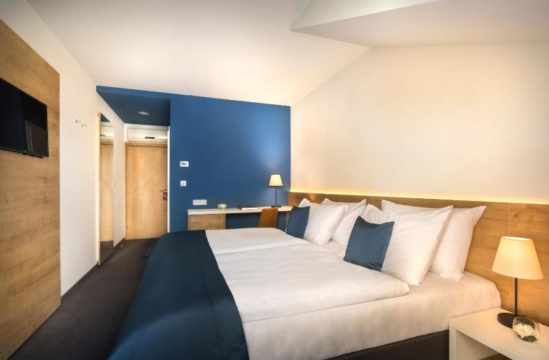 Double Room with Side Sea View and Balcony image 3