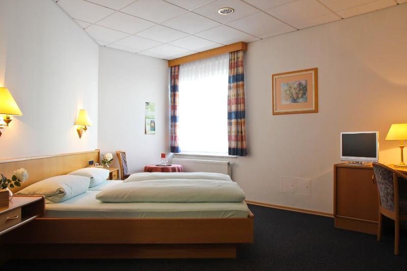 Double Room image 3