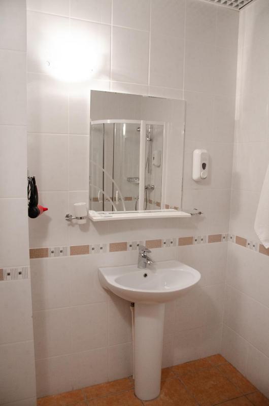 Twin Room image 2