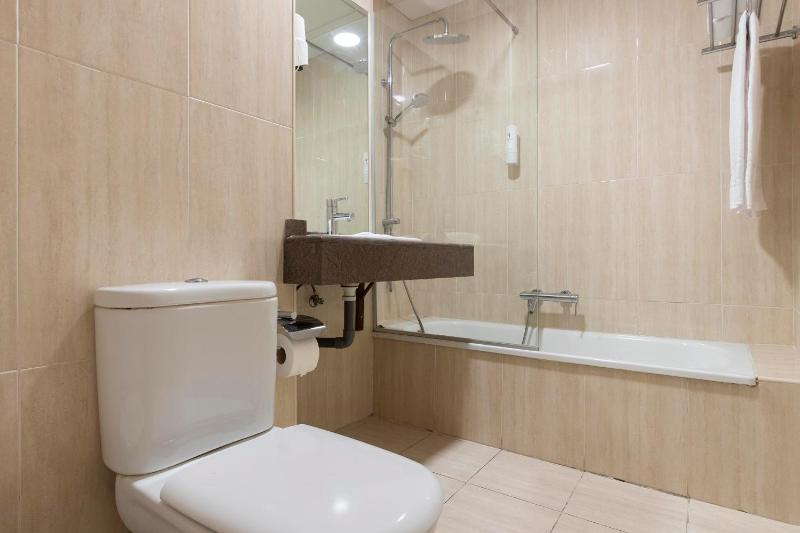 Room #1908713 image 3