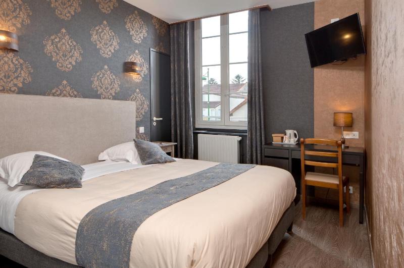 Superior King Room image 3