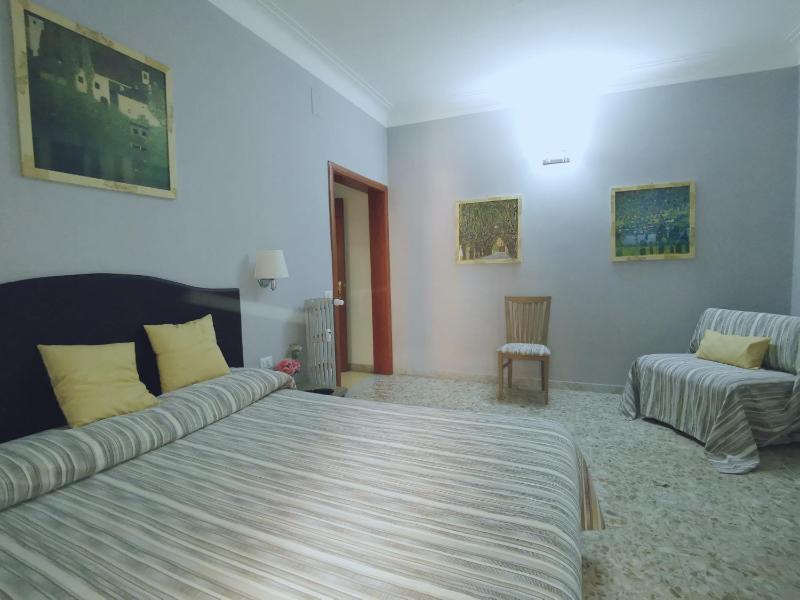 Deluxe Double Room with Shower image 3