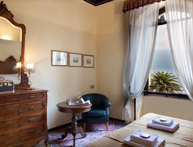 Double or Twin Room with Lake View image 4