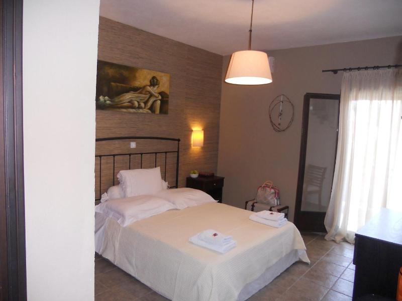 Double Room image 3