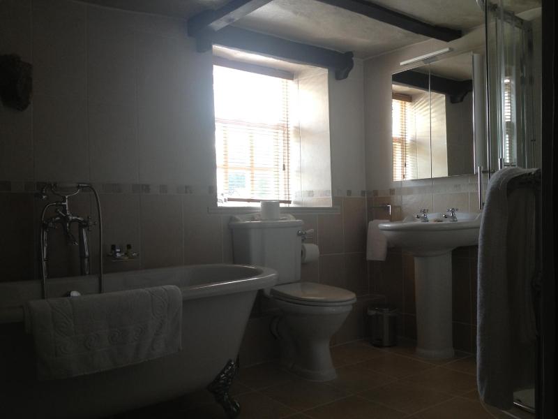 Superior Double Room with Balcony image 4