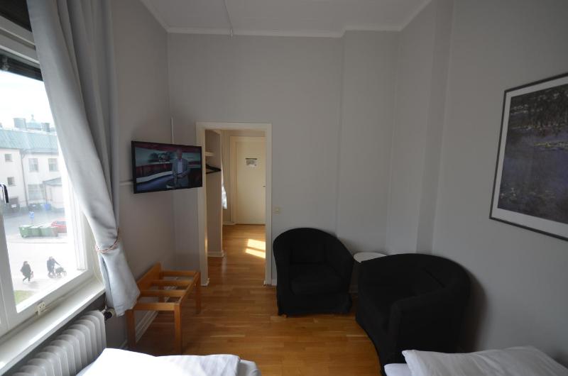 Twin Room image 2