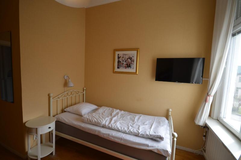 Single Room image 2