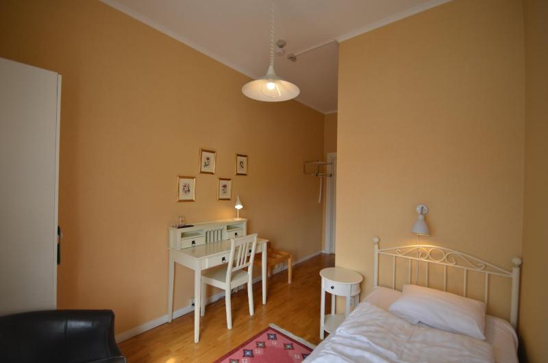 Single Room image 3