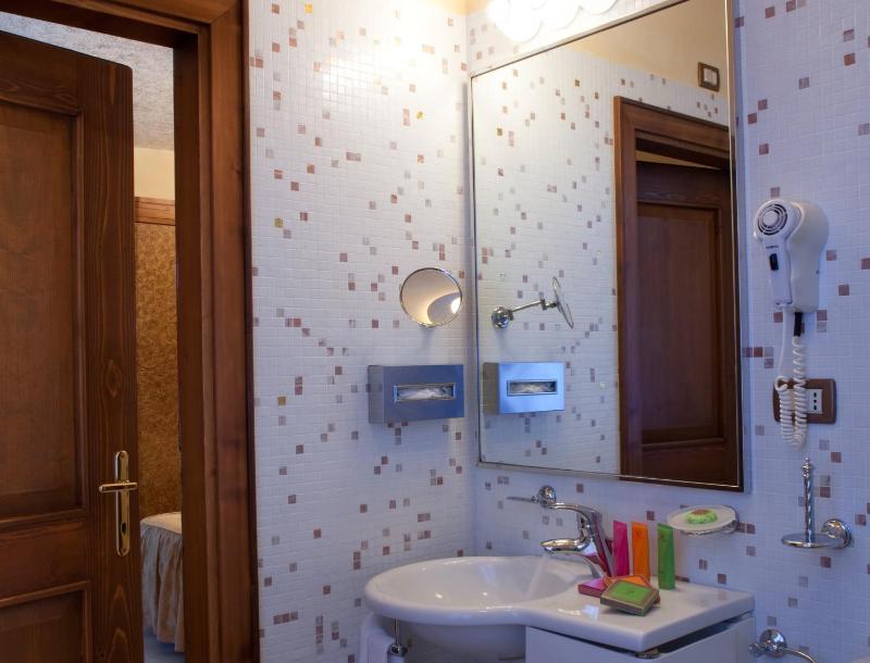 Double or Twin Room - Annex image 4