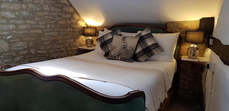 Standard Double Room image 3