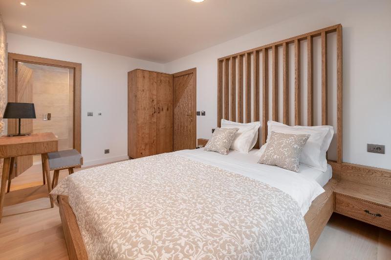 Standard Double Room image 3