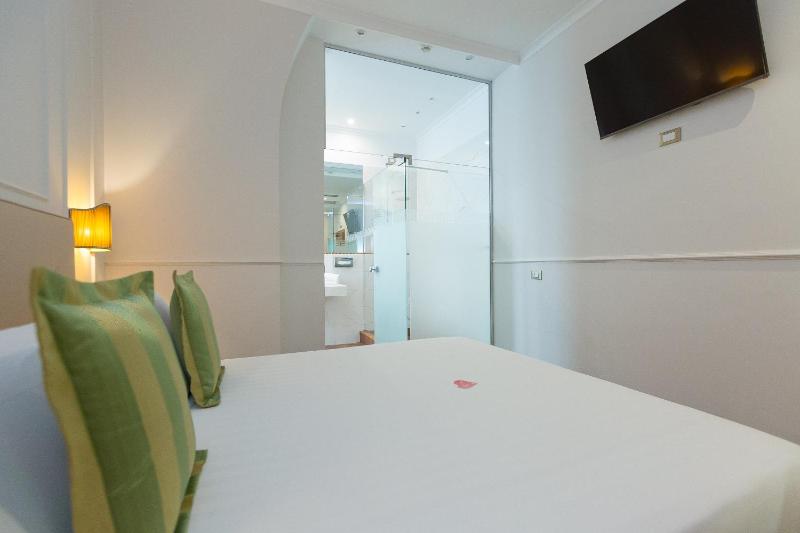 Superior Double or Twin Room image 4