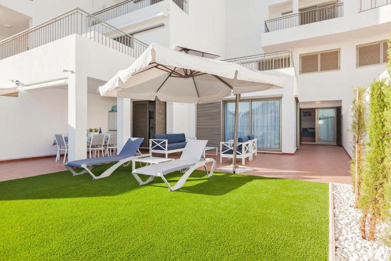 OH LA LIFE! MAGNOLIA GOLF SUSANA - image 3