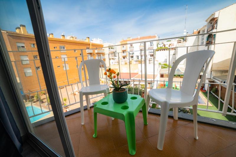 One-Bedroom Apartment with Pool View image 4