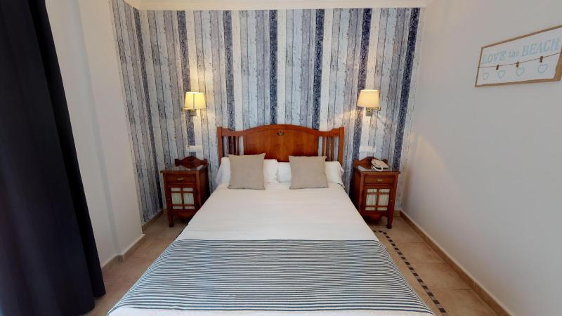 Double or Twin Room image 3