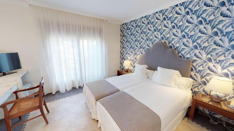 Superior Double or Twin Room image 4