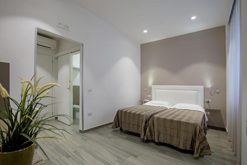 Large Double or Twin Room image 3