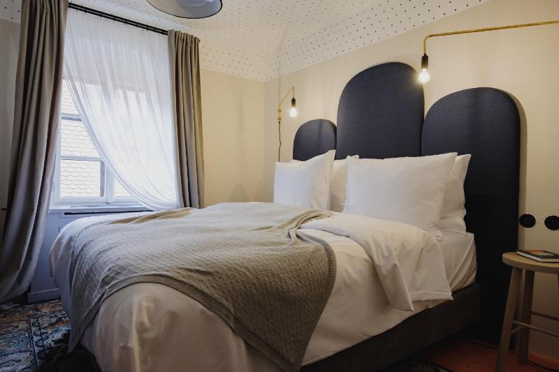 Double Room image 3