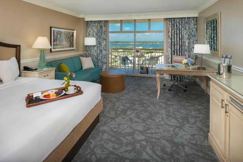 Shores King Balcony image 2