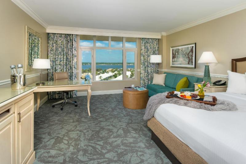 Shores King Guestroom image 2