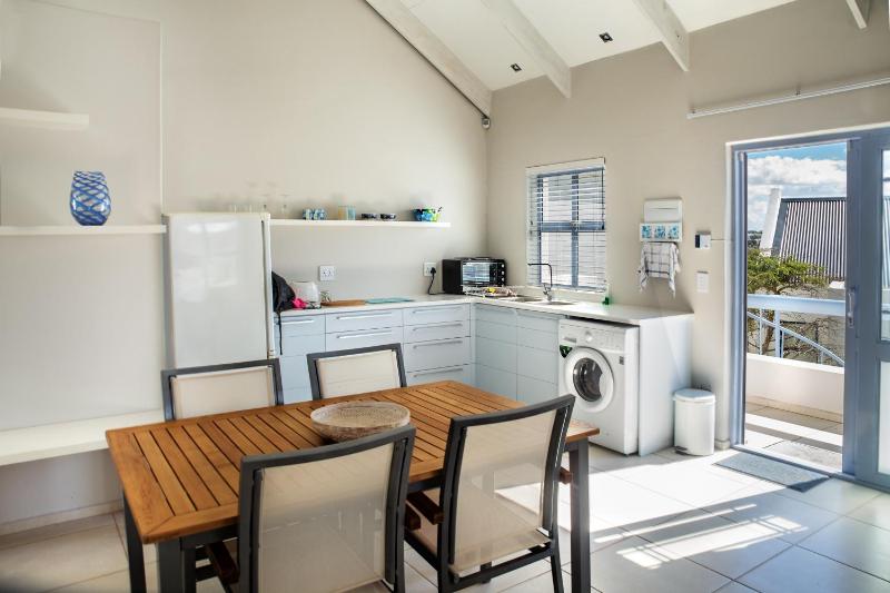 PERFECT 10 - 10 to 14 Sleeper Luxury Holiday Home with Breakage Deposit of R2500 - image 16