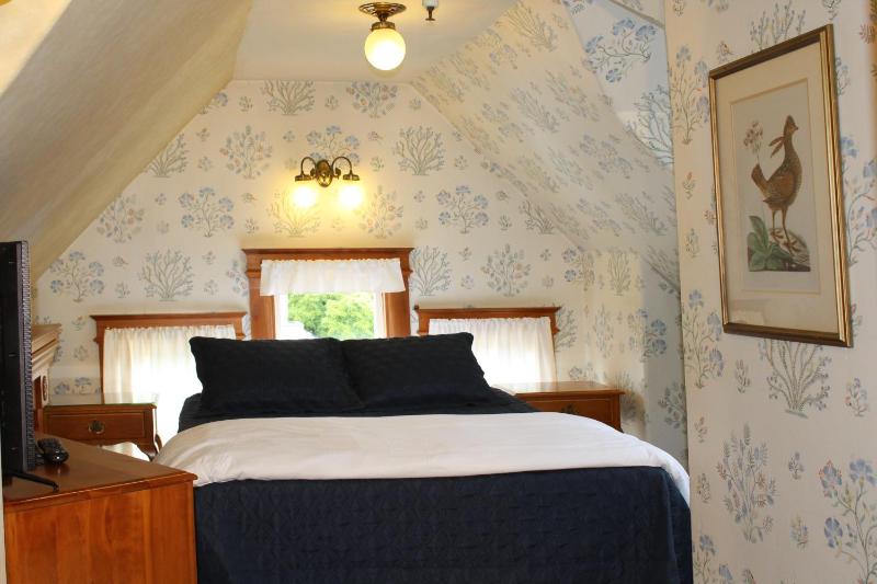 Queen Room image 4