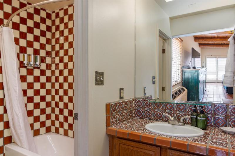 Queen Room with Two Queen Beds with Patio - Pet-Friendly image 4