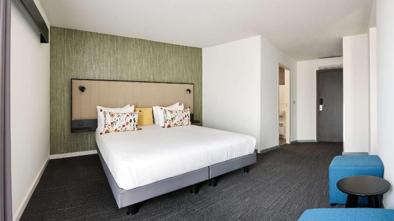 King Room with Sofa Bed image 1
