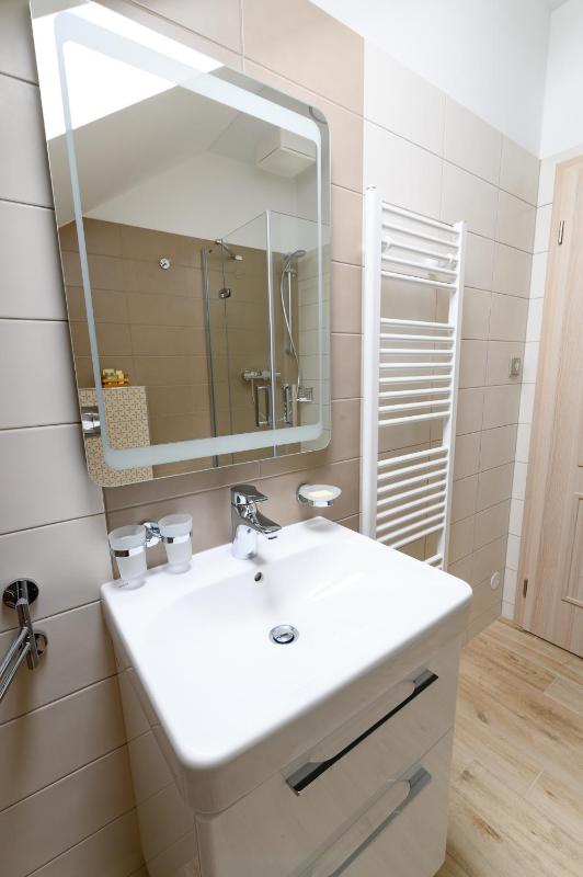 Triple Room with Bathroom image 2