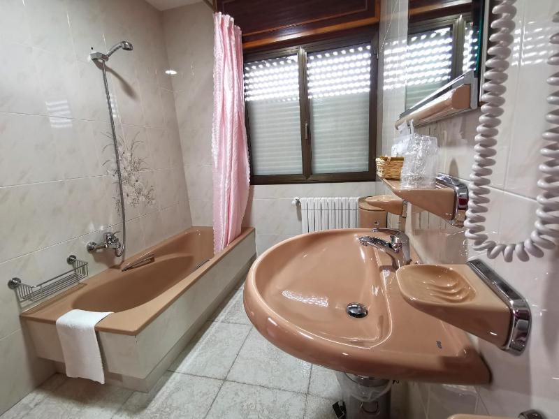 Double or Twin Room image 3