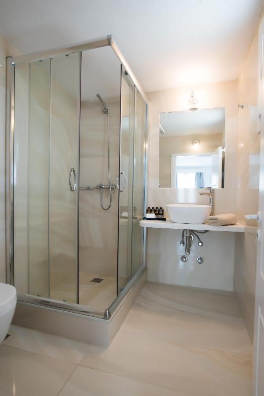 Suite with Sea View - Split Level image 3