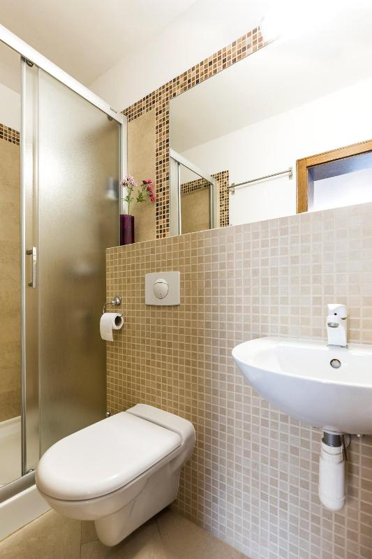 Quadruple Room with Balcony image 3