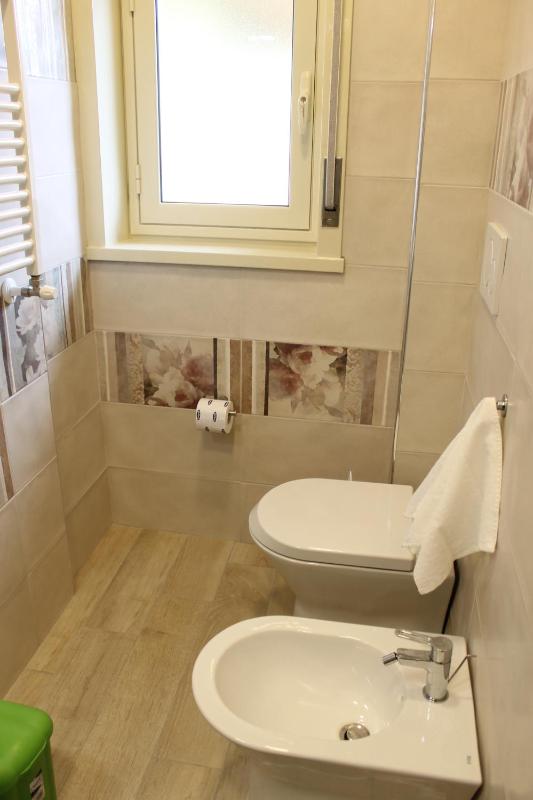 Double Room image 3