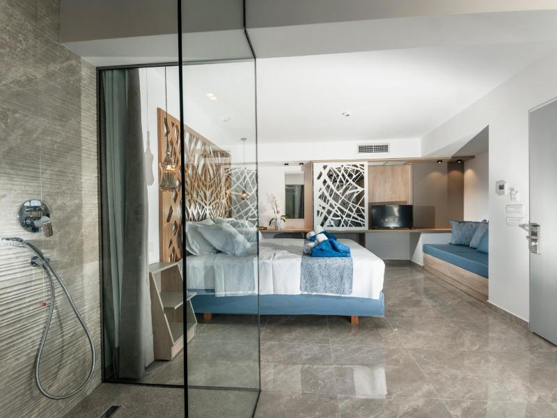 Junior Suite with Sea View image 3
