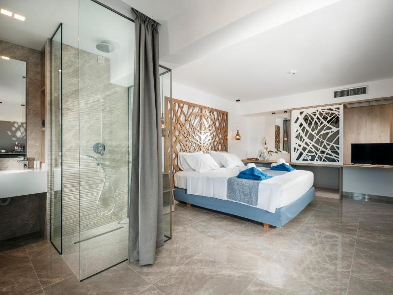 Junior Suite with Sea View image 2
