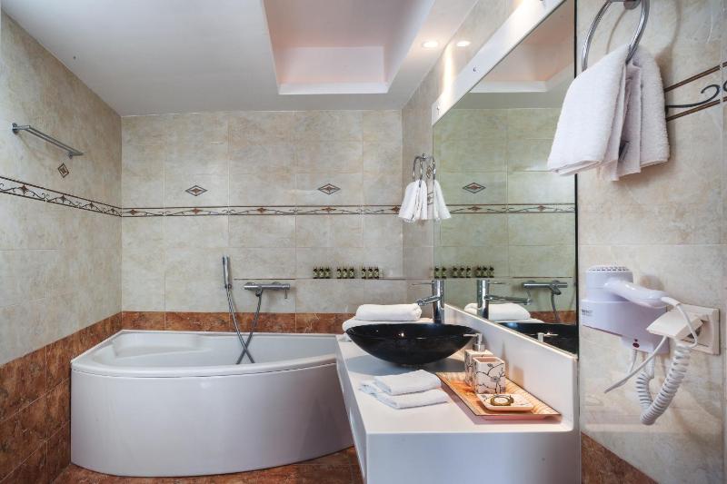 Superior Room with Pool View image 2