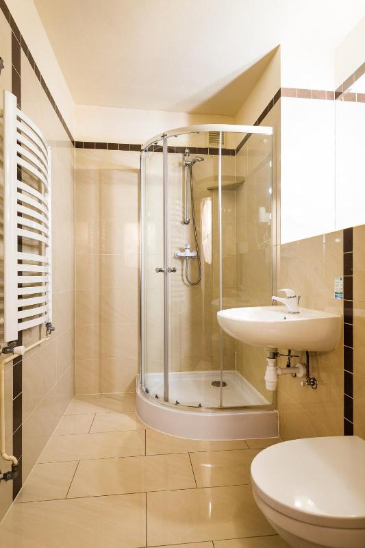 Standard Triple Room with Balcony image 4