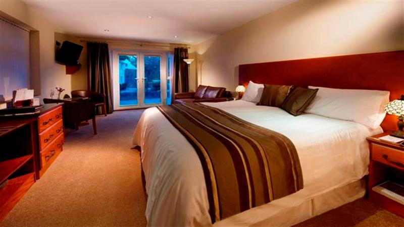 Poolside Deluxe Room with Terrace or Balcony image 3