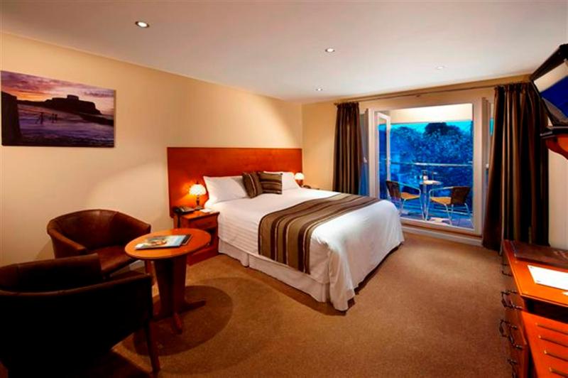 Poolside Deluxe Room with Terrace or Balcony image 4