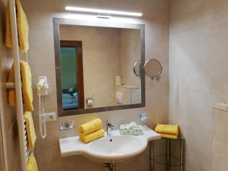 Triple Room with Balcony image 3