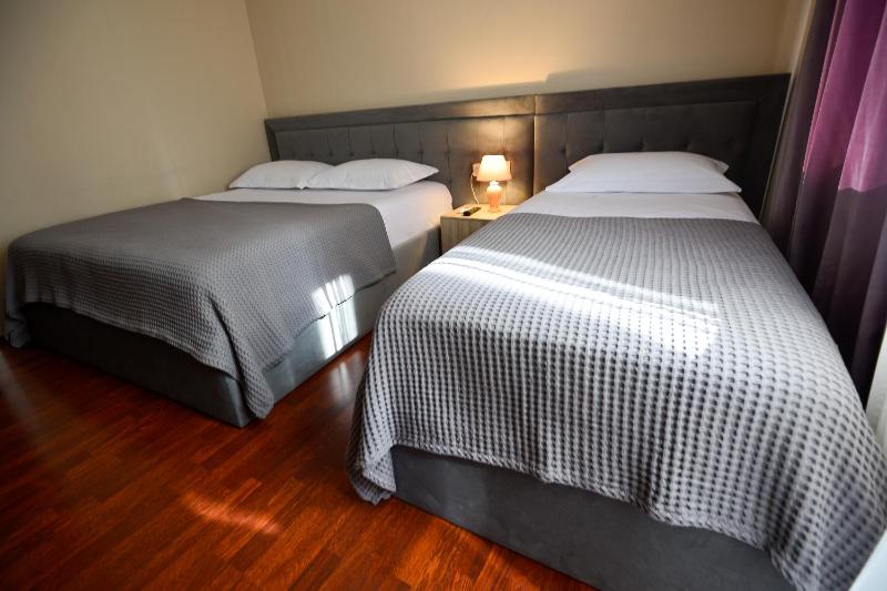 Comfort Triple Room with Shower image 1